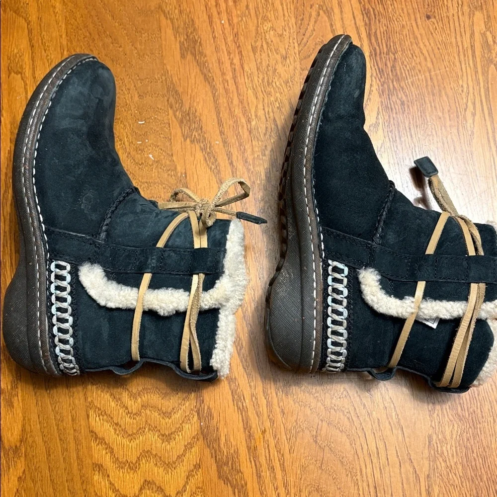 UGG size 6 Black and Tan Shearling Winter Boots